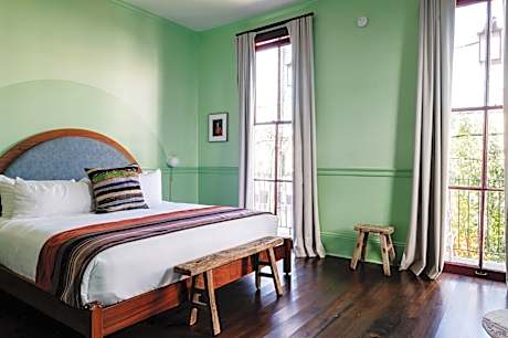 King Room (24/7 Front Desk)