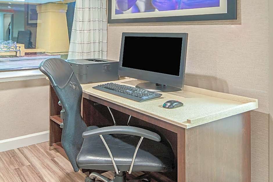 La Quinta Inn & Suites by Wyndham Baton Rouge Siegen Lane