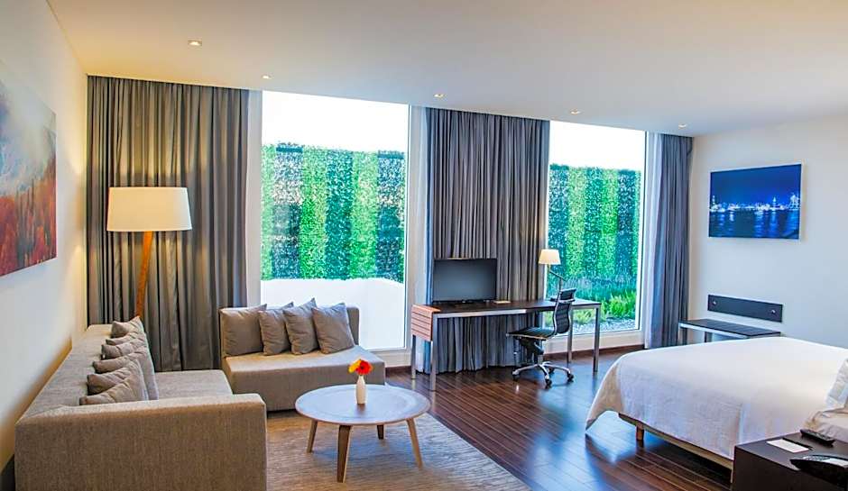 Fiesta Inn Plaza Central Aeropuerto