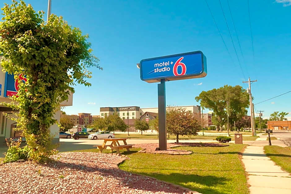 Motel 6 Elkhart, IN