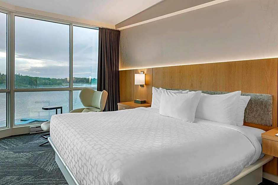 Clarion Lakeside Inn & Conference Centre