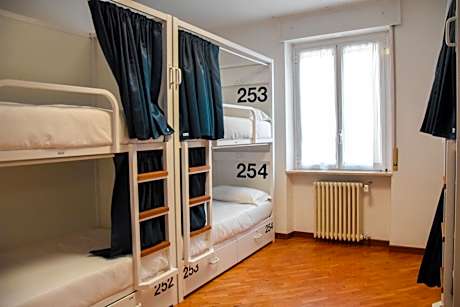 Dormitorio misto da 4 posti letto private bathroom