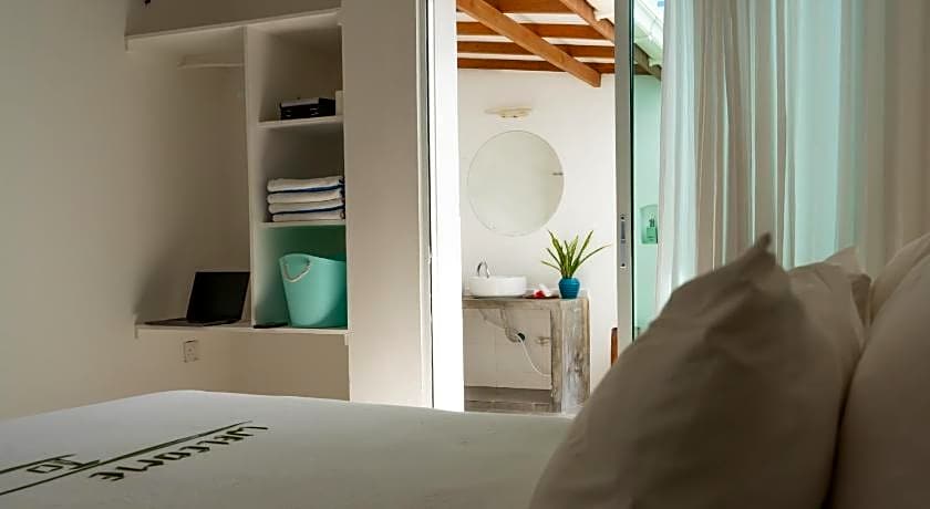 Vaali Maldives Island Escapes & Dive