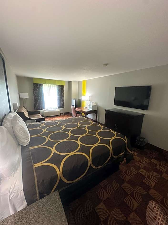 Super 8 by Wyndham Lake of the Ozarks