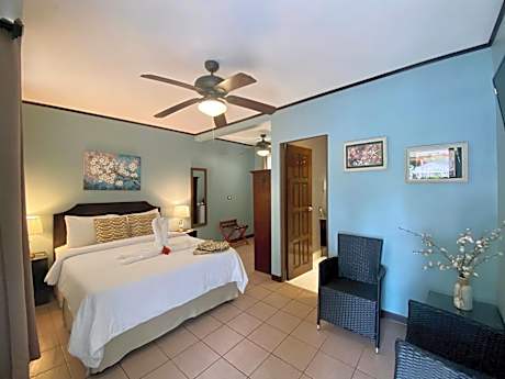 Standard Queen Room with Garden View