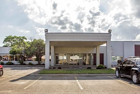 Rodeway Inn & Conference Center