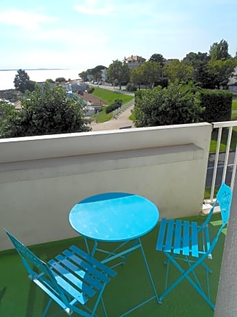 Double Room with terrasse and Bath - Non-Smoking