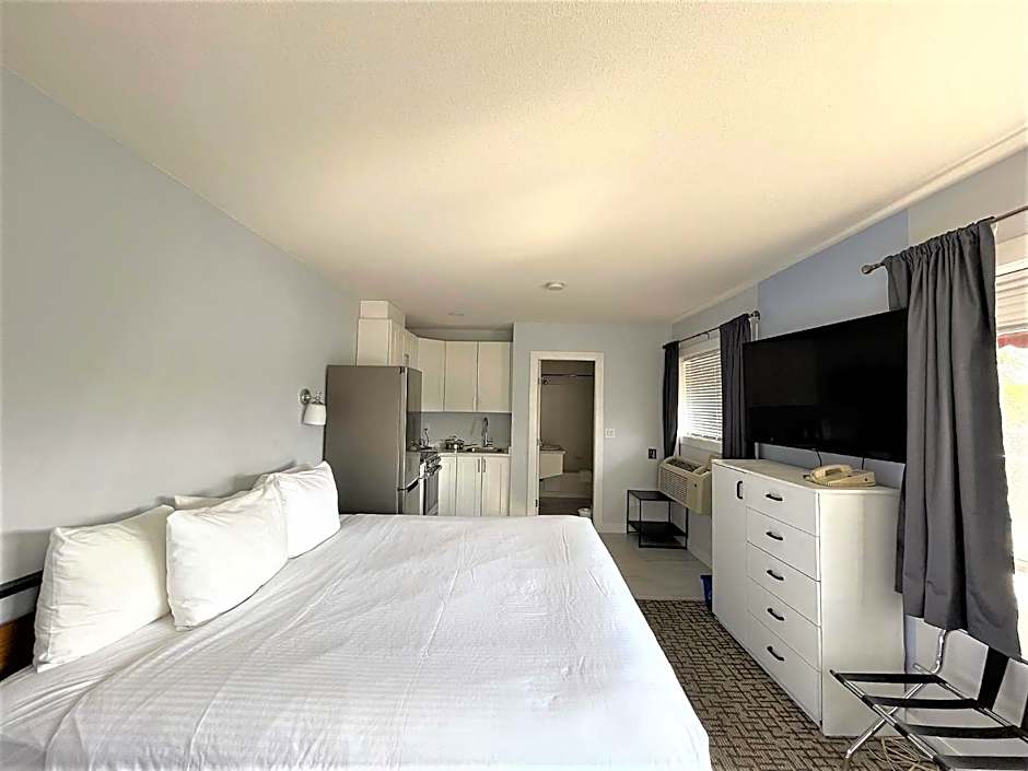 Super 8 by Wyndham Lake Country/Winfield Area