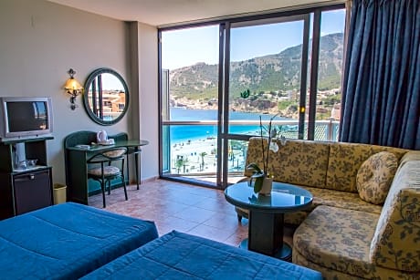 DOUBLE SINGLE USE ROOM