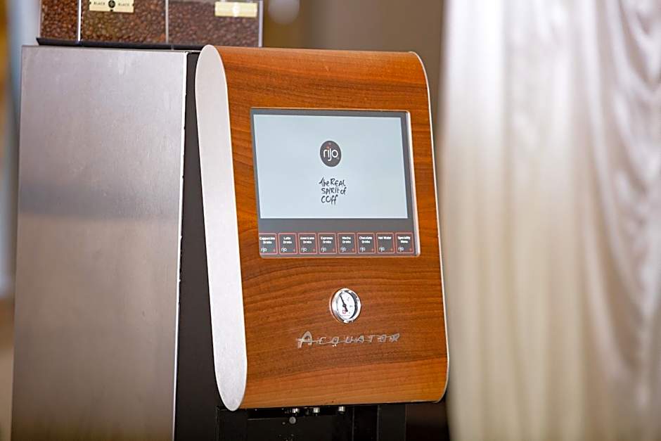 Woodland Manor Hotel