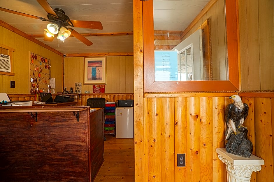 Grand Eagle Ford Lodge & RV Park