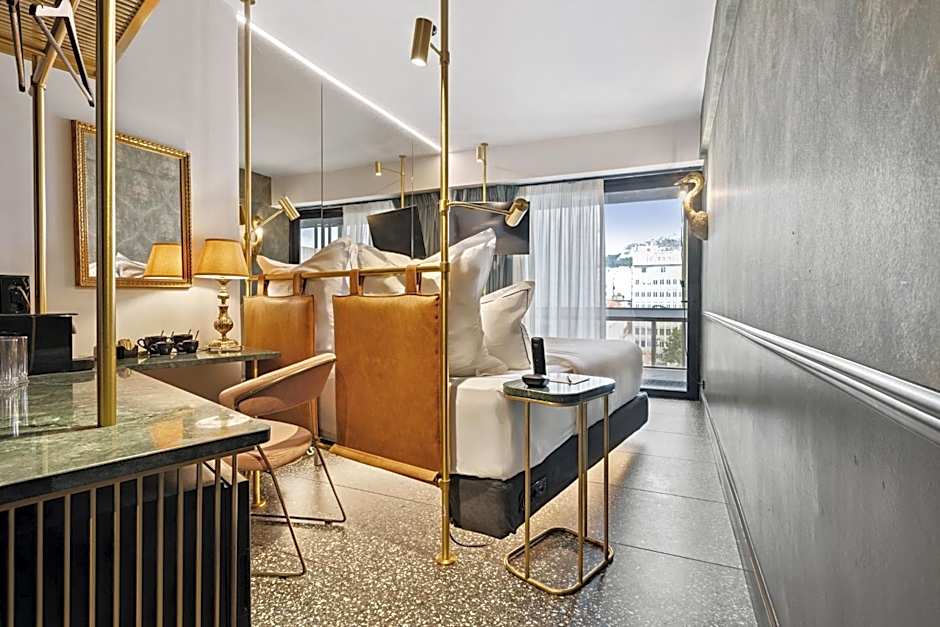 Skylark, Aluma Hotel & Resort