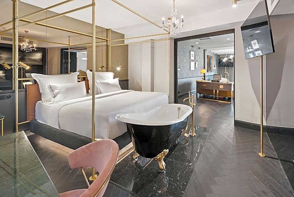 Skylark, Aluma Hotel & Resort