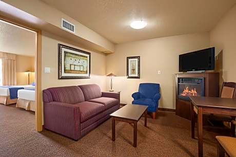 Superior Queen Suite w/Kitchenette & Sofa Bed - Non-Smoking