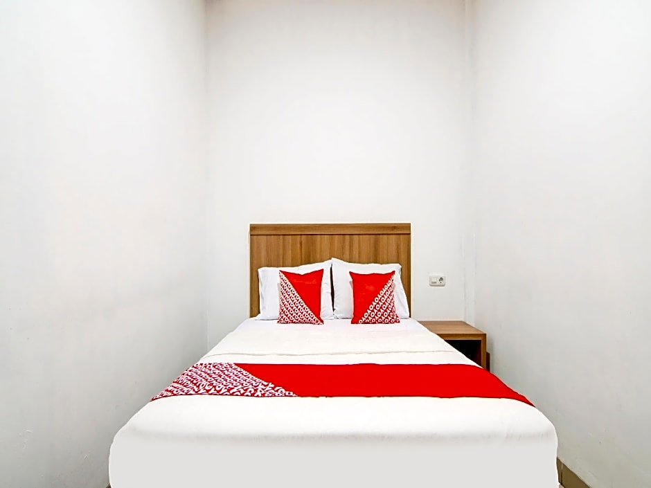 OYO 90233 The Shine Residence