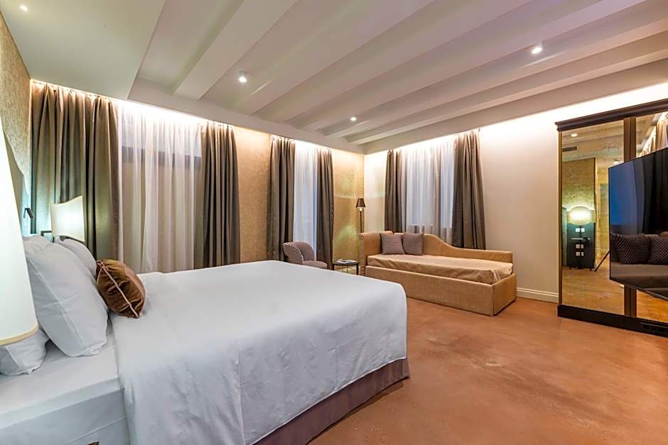 Acca Hotel