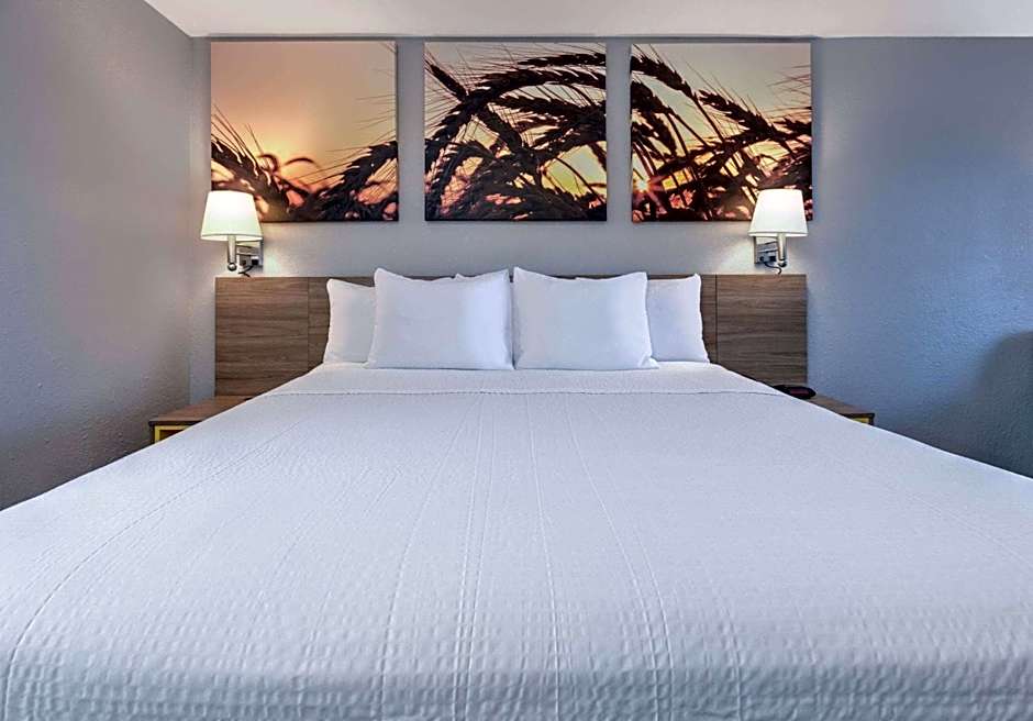 Days Inn by Wyndham Greenville MS