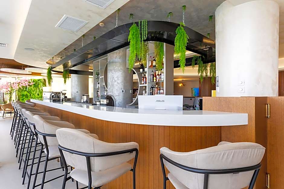 Hotel Antea - By The Sea