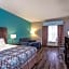 La Quinta Inn & Suites by Wyndham Knoxville East