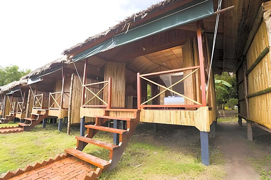 9 Huts on a Hill