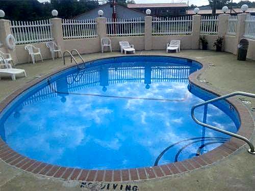 Americas Best Inn - Calhoun
