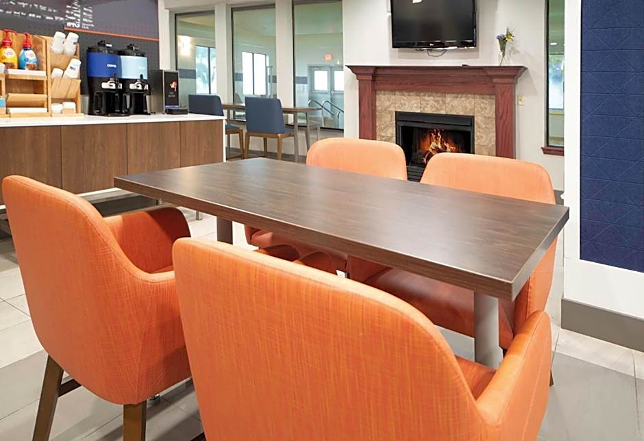 Holiday Inn Express Hotel & Suites St Charles By IHG