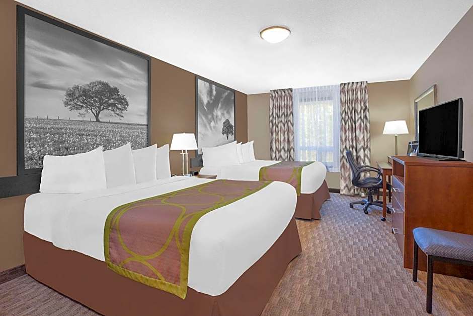 Super 8 by Wyndham Athabasca AB