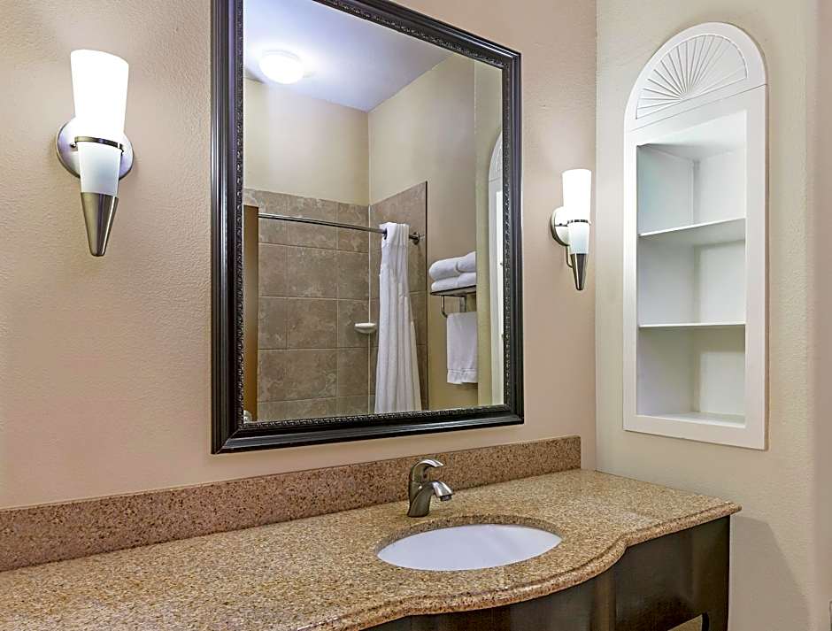 Holiday Inn Express Hotel & Suites Victoria By IHG