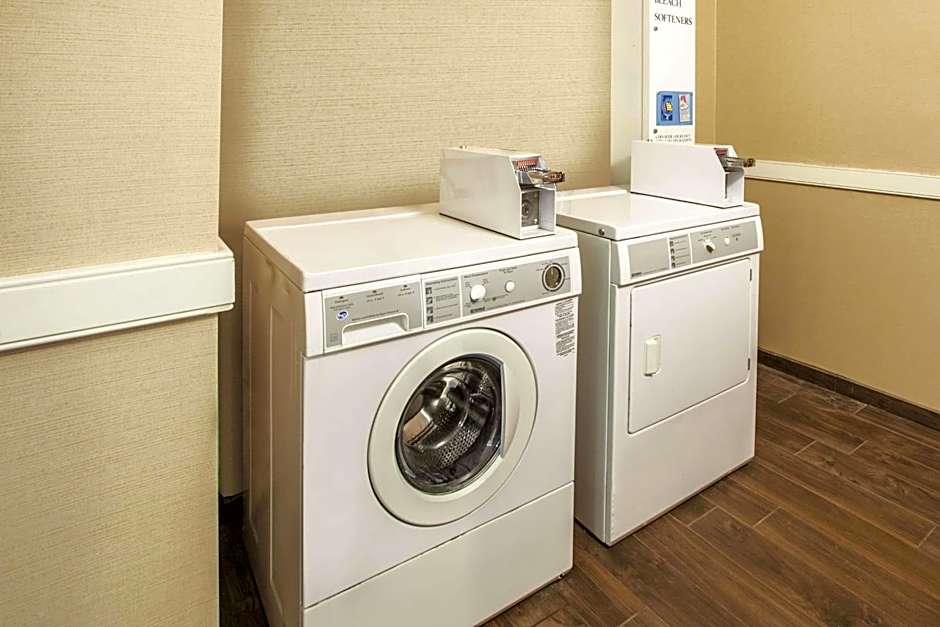 La Quinta Inn & Suites by Wyndham Mechanicsburg - Harrisburg