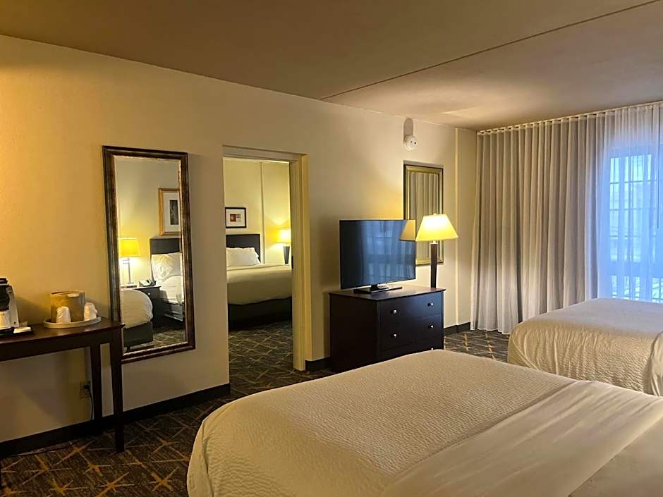 Holiday Inn & Suites Springfield-I-44 By IHG