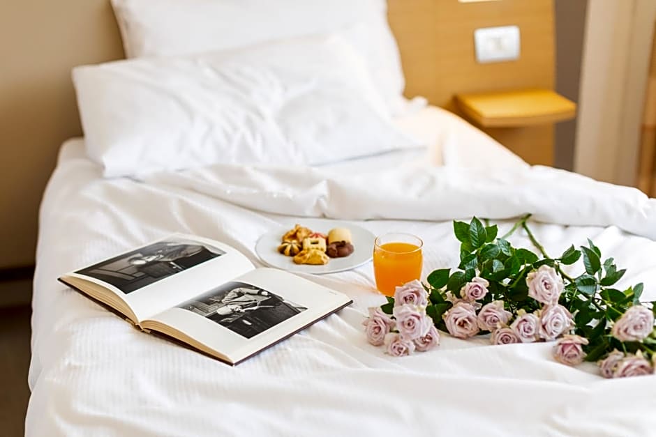 Living Place Hotel