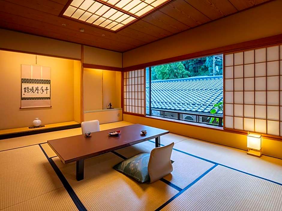 Photo 1 of 4 of Economy Japanese Style