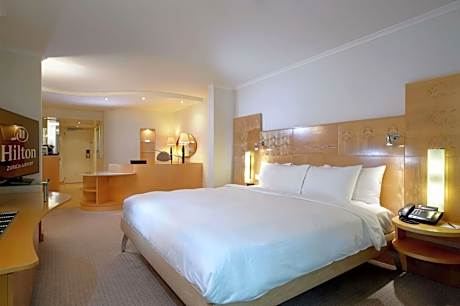 King Relaxation Room with Executive Lounge Access