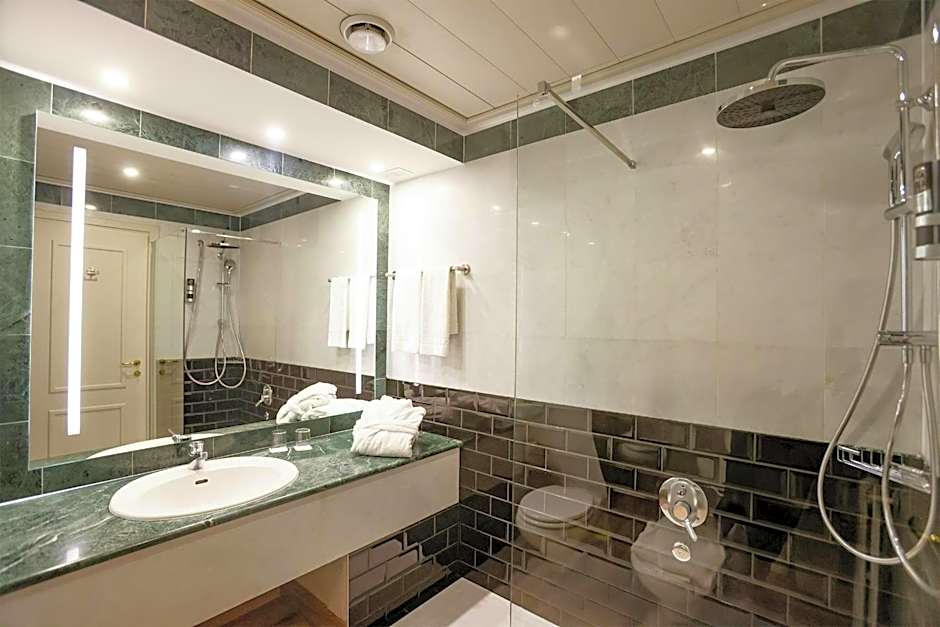 Leonardo Hotel Milan City Center