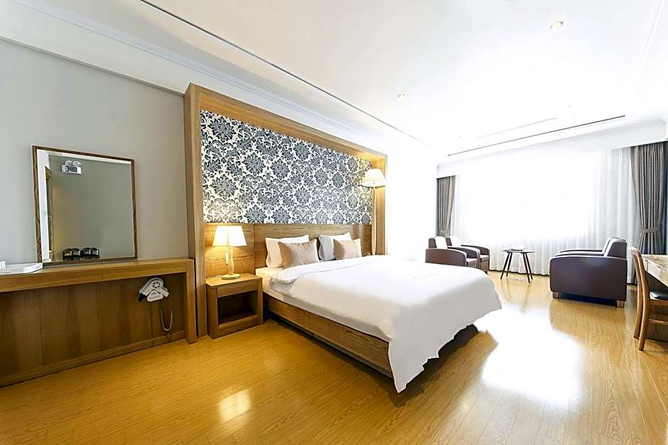 Lake 45 Hotel