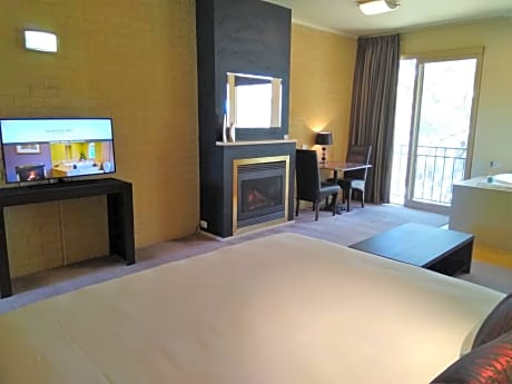 Deluxe King Room with Spa Bath