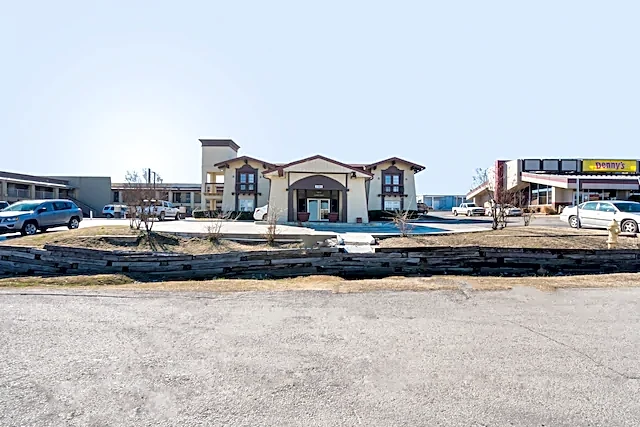 OYO Hotel Tulsa N Sheridan Rd & Airport