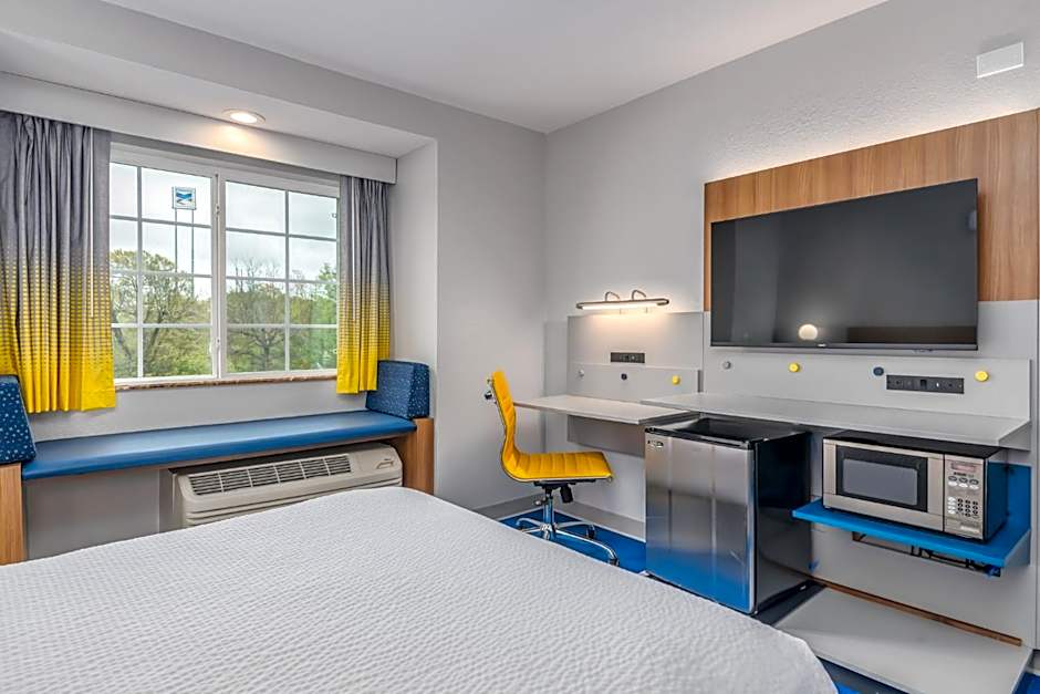 Microtel Inn & Suites By Wyndham Montgomery