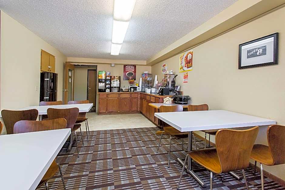 Super 8 by Wyndham Chadron NE