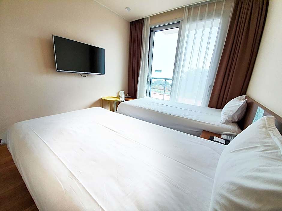 Jungmun Oceanblue Hotel