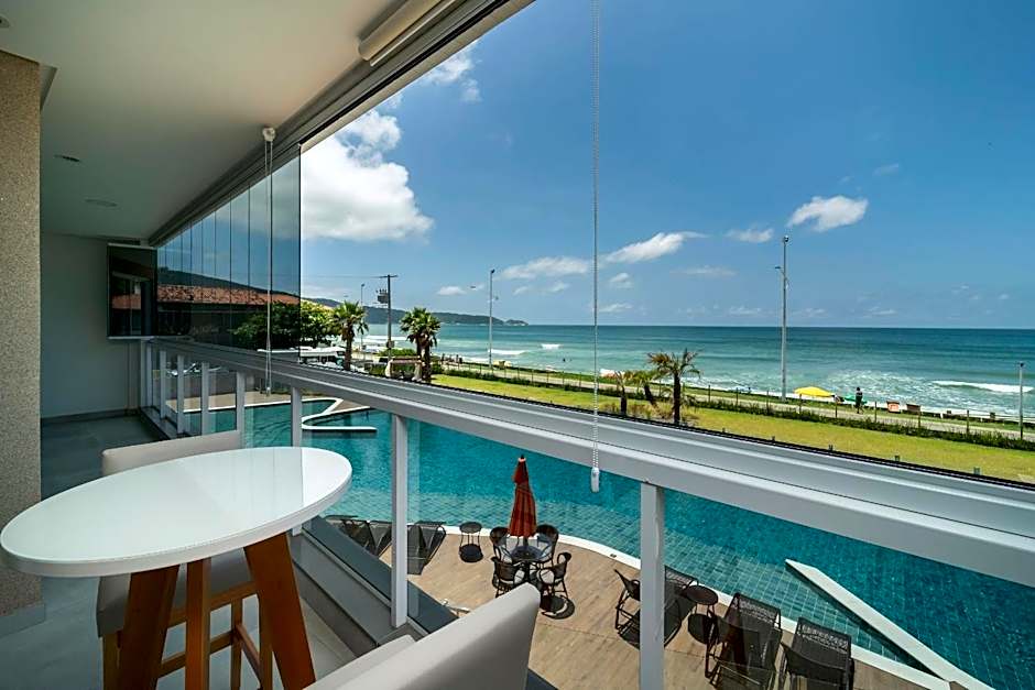 A13 - APARTAMENTO BEIRA MAR NA PRAIA DE BOMBAS 02 SUÍTES