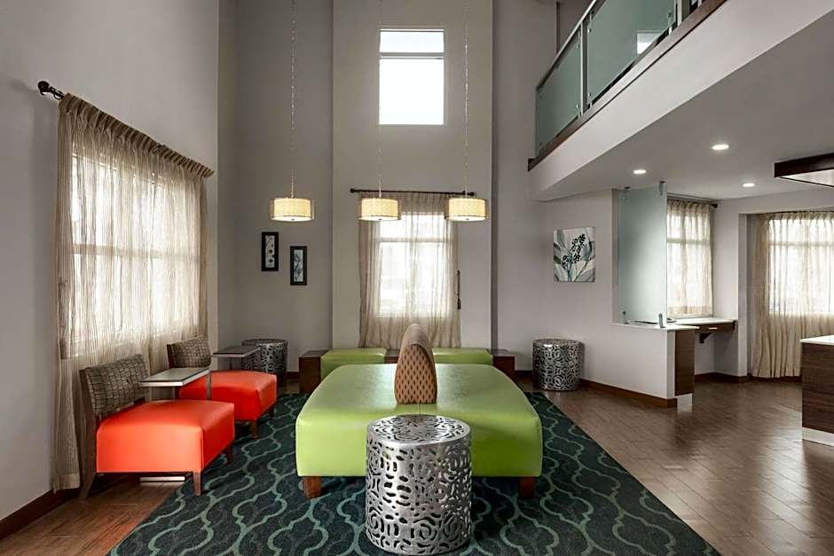 La Quinta Inn & Suites by Wyndham Oceanfront Daytona Beach