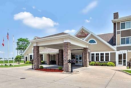 AmericInn by Wyndham Monmouth