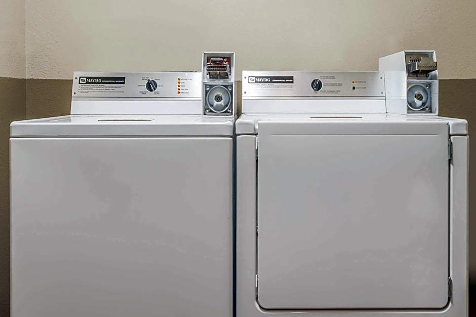 Super 8 by Wyndham Kimball