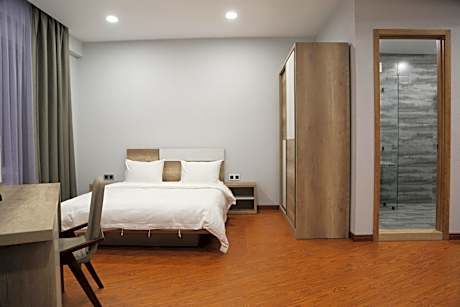 Family Room with Mountain View