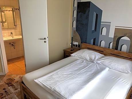 Classic One-Bedroom Apartment with King Bed