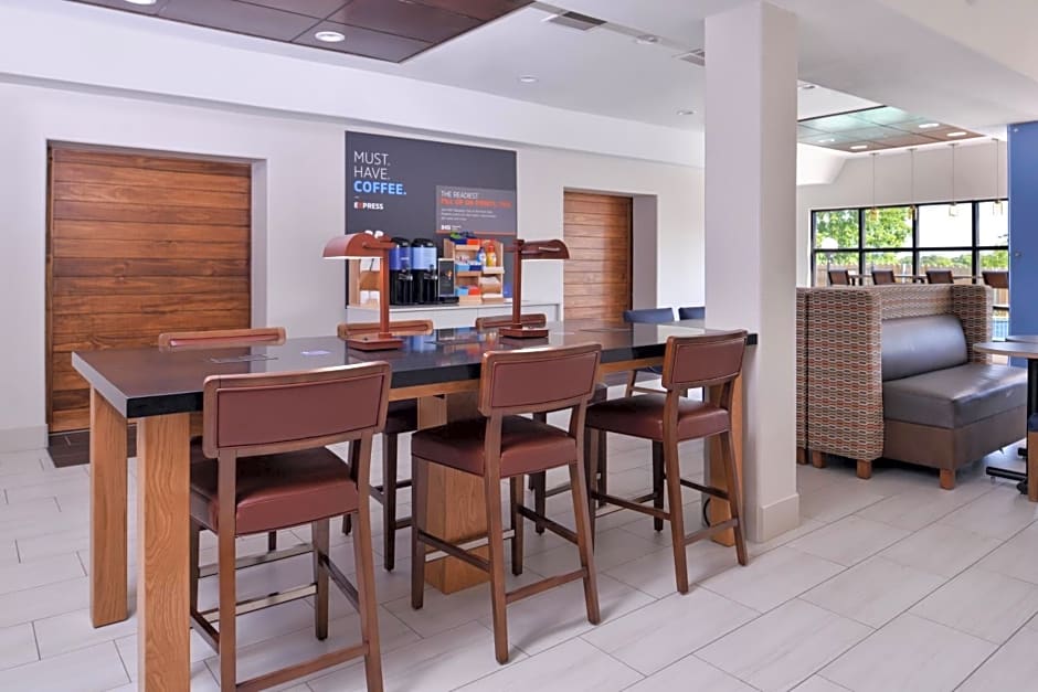 Holiday Inn Express Hotel & Suites Elgin By IHG