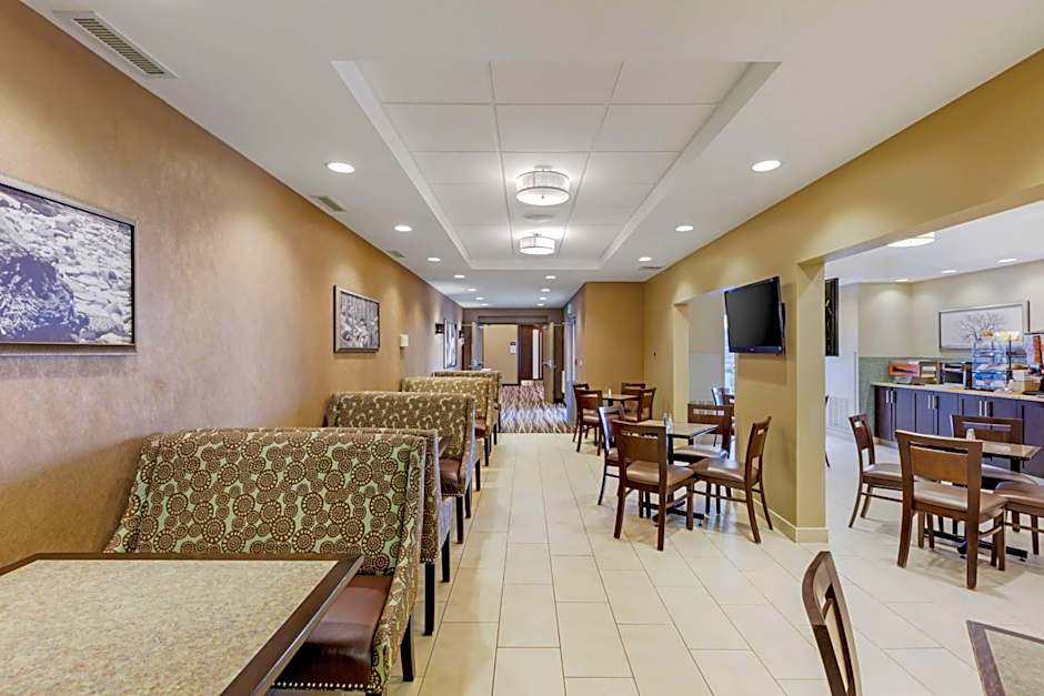 Best Western Plus Walkerton East Ridge Hotel
