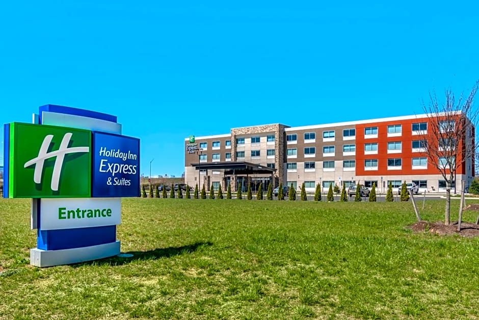 Holiday Inn Express and Suites Carlisle Southwest I-81 By IHG