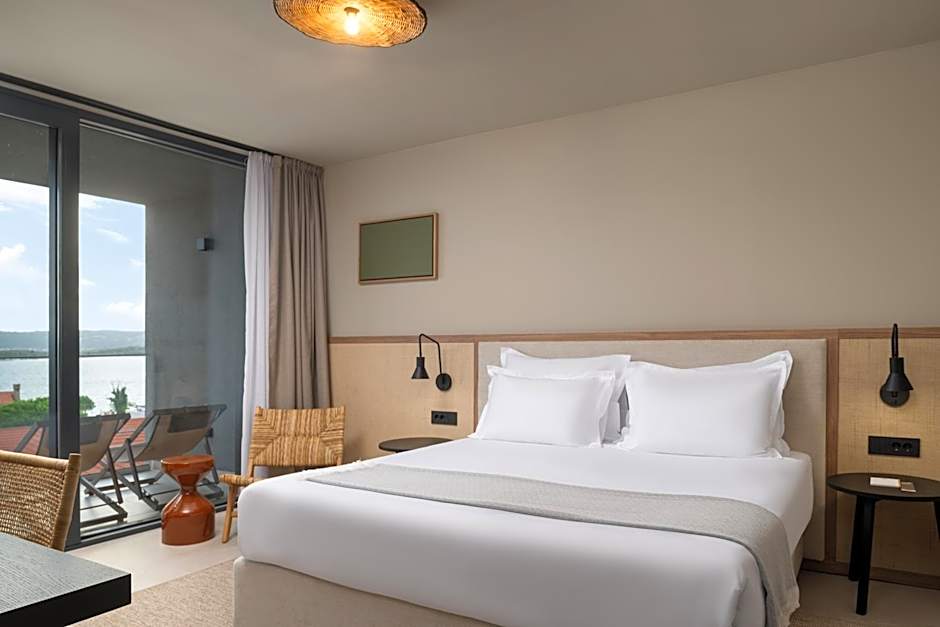 Molum Hotel & Residences